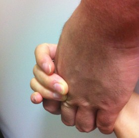 旦那 is doing something